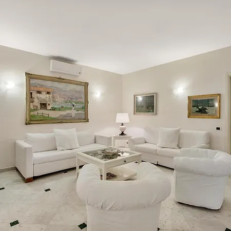 Classic 3 Sul Mare Marmo Di Carrara Design 아파트